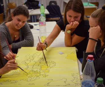 Schule international: Wo AvH-Schüler ihre Wurzeln haben Arbeit an der Weltkarte