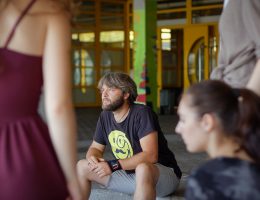 Volle Konzentration beim Theaterlehrer