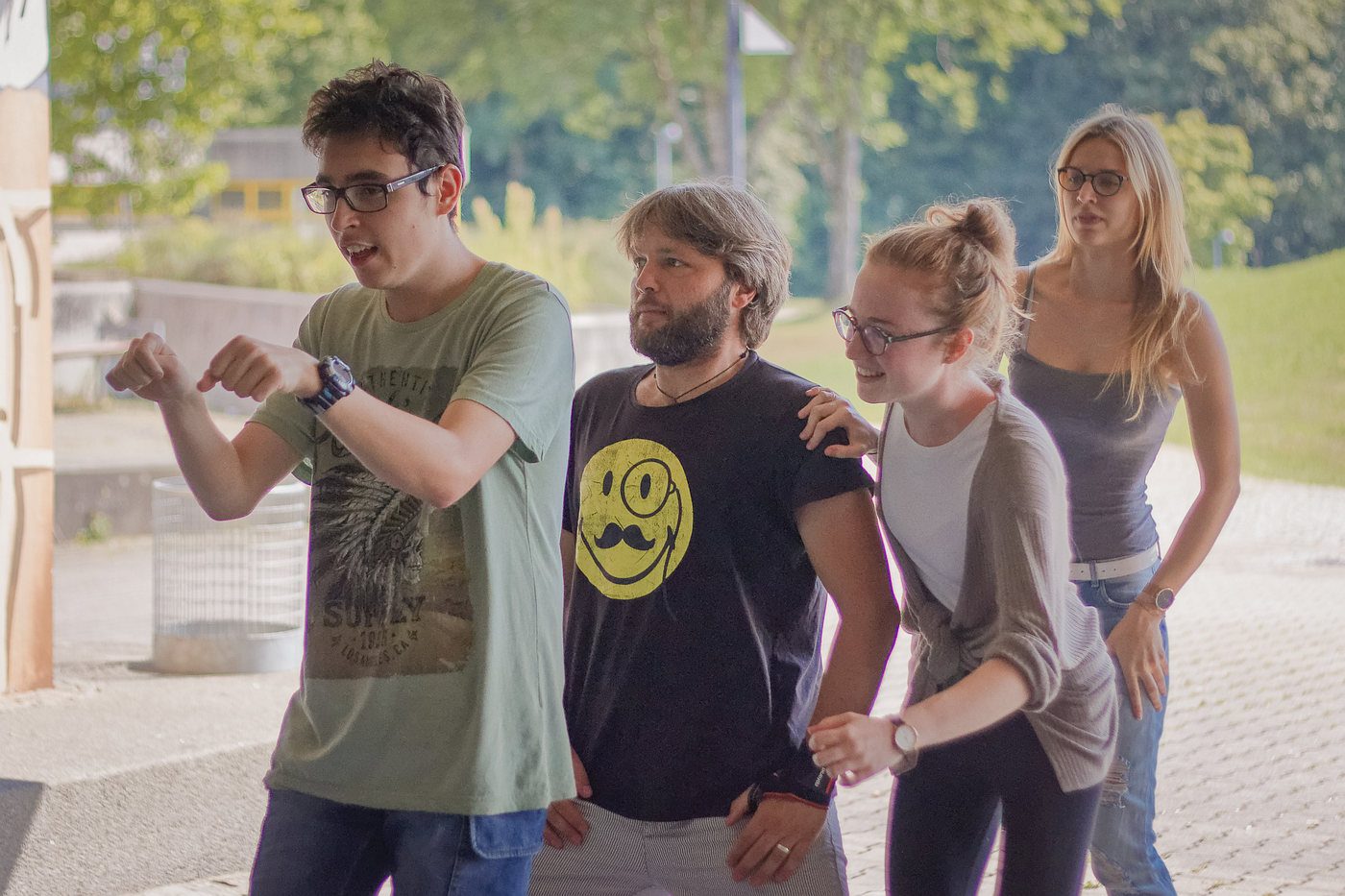 Busbesatzung mit Tiger