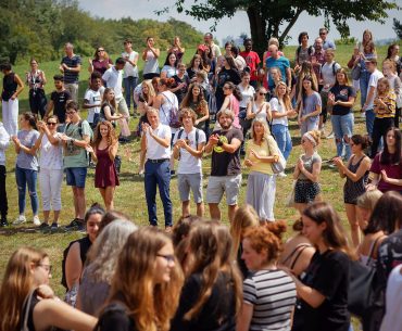 Es gibt so vieles, was uns verbindet: Die AvH-Menschenkette Es gibt so vieles, was uns verbindet: Die AvH-Menschenkette
