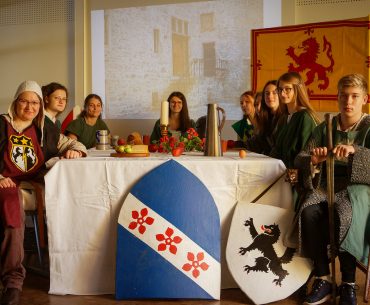 Das Mittelalter erleben: Ritter und Ritterfräuleins an der AvH Das Mittelalter erleben: Ritter und Ritterfräuleins an der AvH